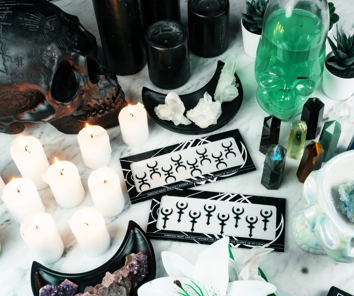 magic_markings's tweet image. So much mystic vibes we just cant get enough! Add some style to your altar and look with our Proserpina &amp;amp; Pluto #magicmarkings 
Photo: @deathlyberry 💚
.
We ship cheap worldwide 
.
#altarspace #altardecor #witchaesthetic #witchstyle #witchdecor #witchyvibes #witchvibes