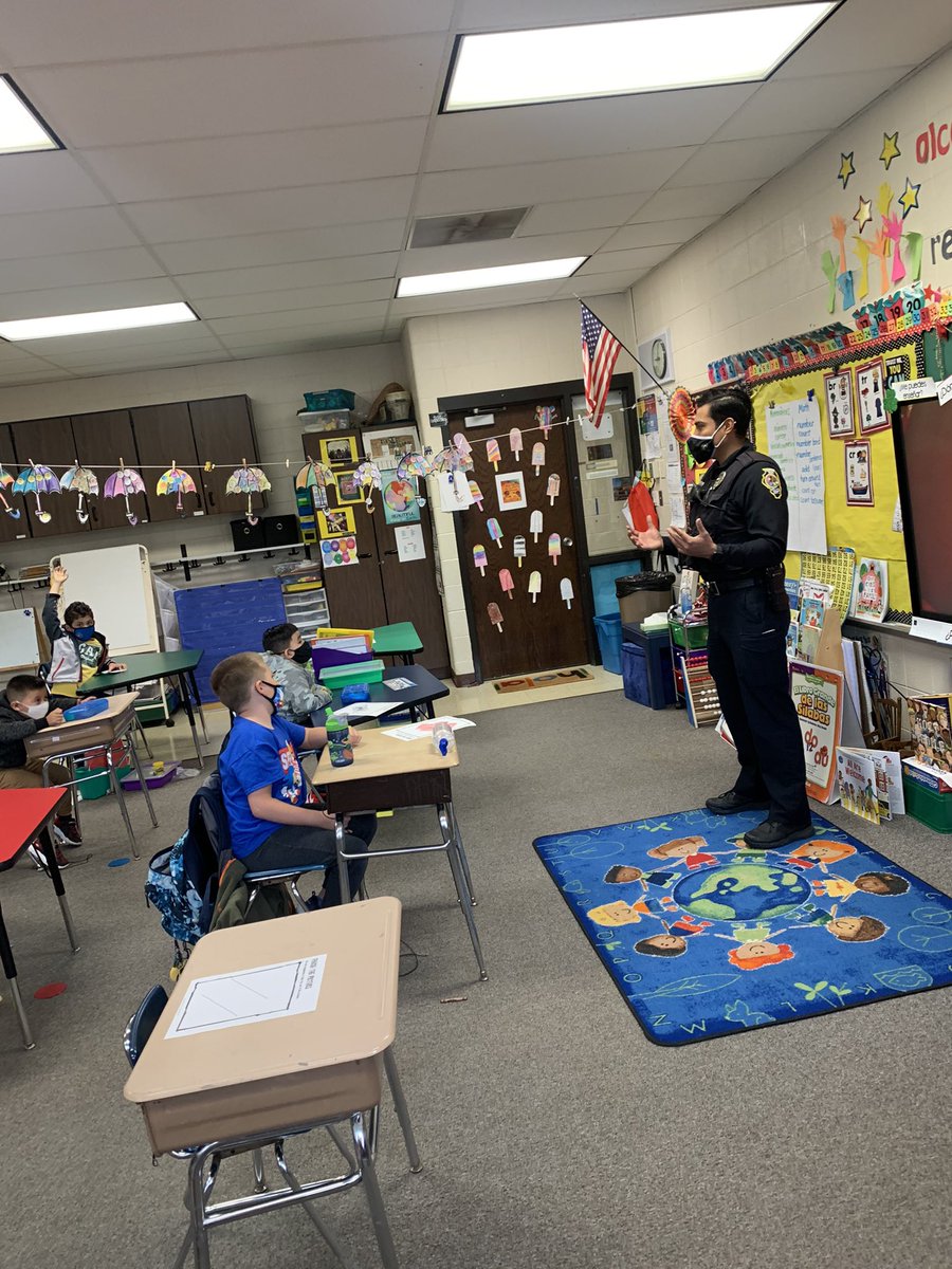 Officer Garcia stopped by our community time to chat and answer questions from our first graders. Our students also heard how being bilingual has been beneficial in his important job. Fun day in dual first! <a href="/CCSD93/">CCSD93</a> <a href="/EJPrincipalD93/">Korrie McCarry</a> <a href="/weberm93/">Maria Weber</a> <a href="/Sanchez5D93/">Mireya Sanchez</a> <a href="/HanoverParkPD/">Hanover Park Police</a>