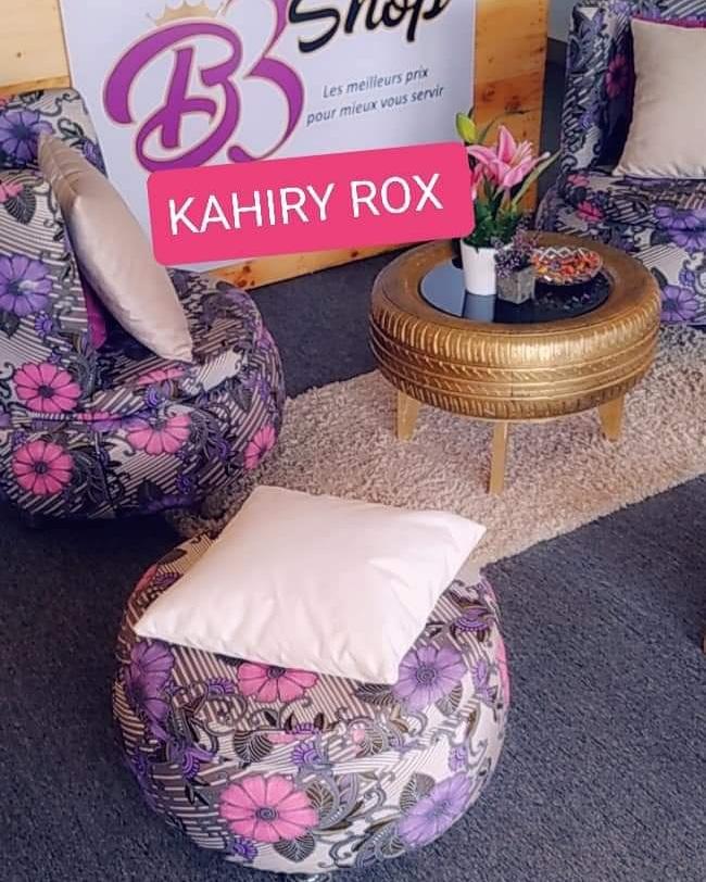 KahiryRox's tweet photo. Du rose, violet, gris et doré c'est ce que voulais notre cliente pour sa boutique et ça va parfaitement avec son logo 🤗. Un espace chic pour accueillir ses clients et échanger confortablement💜💜💜

Pour commander 👇
  +224 625998400
Kahiryrox@gmail.com 
Conakry, Guinée https://t.co/eoq3QmJhsb