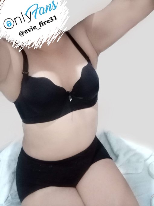 Sabías que te regalo 1 mes al suscribirte a mi OnlyFans ?? subo contenido todos los días #onlyfanspromo
