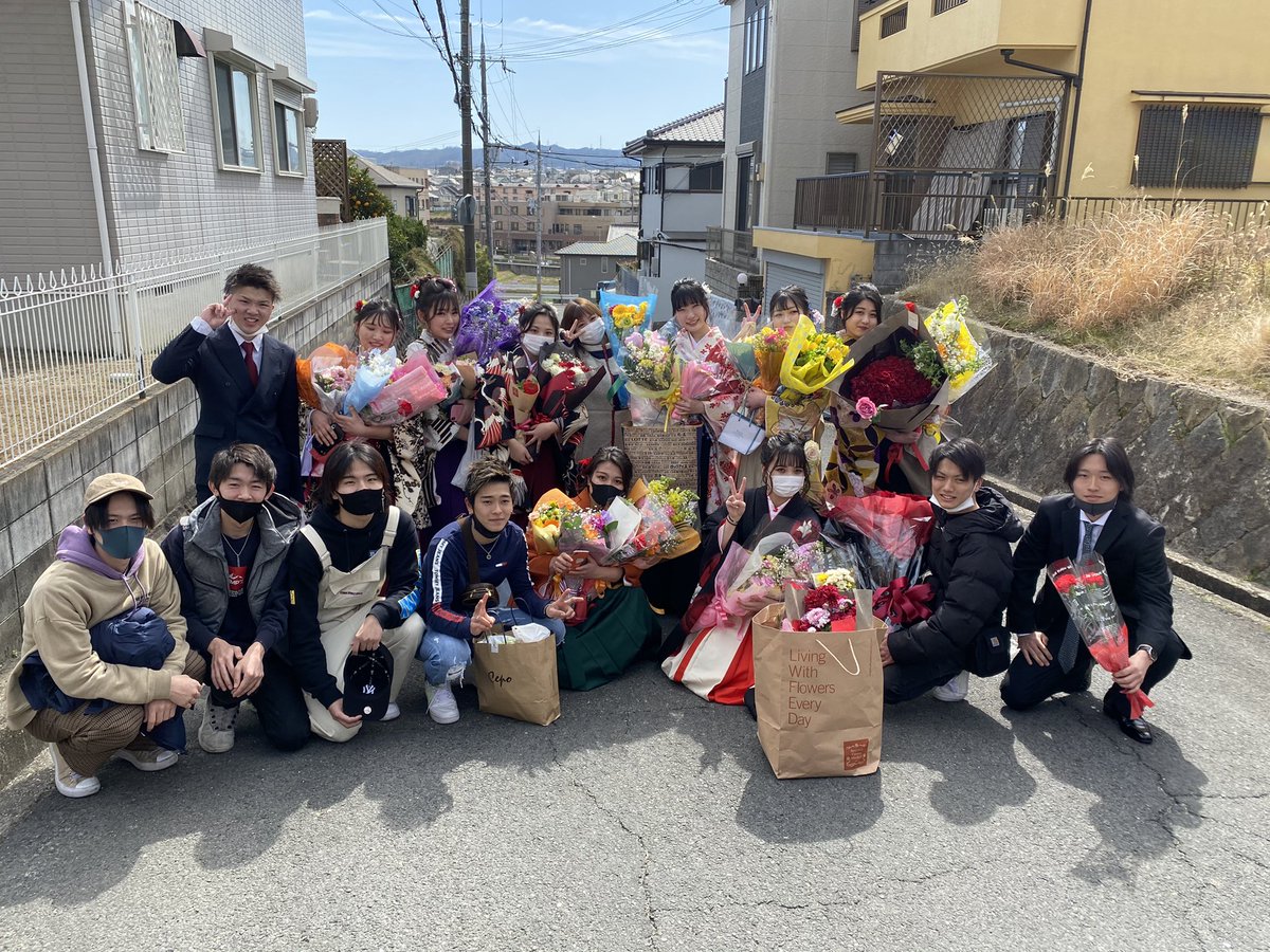0715s__s's tweet photo. ああだこうだ言われたって俺はこうだ
うん高級料理よりドミノピザにコーラやな🍕
何よりカモすぎた高校生活に戻りたい https://t.co/4FC10dP2NO