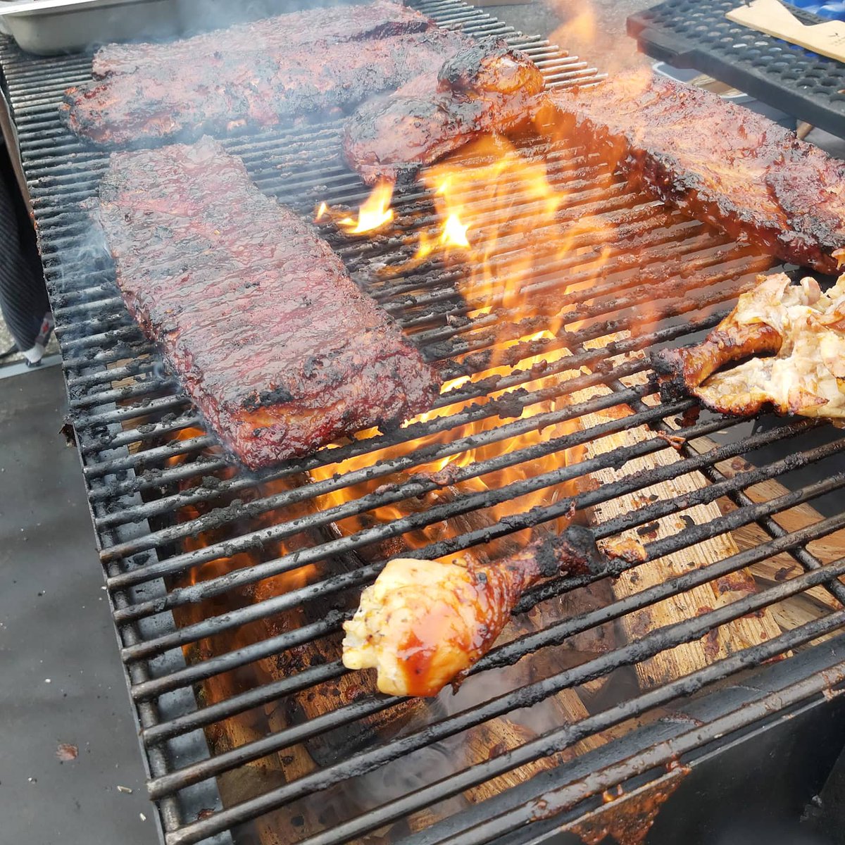 Big or small we cover all boock you catering  private . Event corporate  or family. This will past and a will be together again