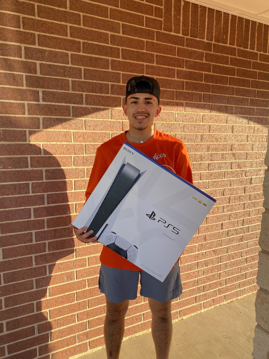 luis_jra's tweet photo. Hey guys I’m doing a PS5 giveaway. Visit my website https://t.co/LPNJo9cefx to get entered!! Feel free to dm for more info and questions. https://t.co/Ul3ZNBLaJH