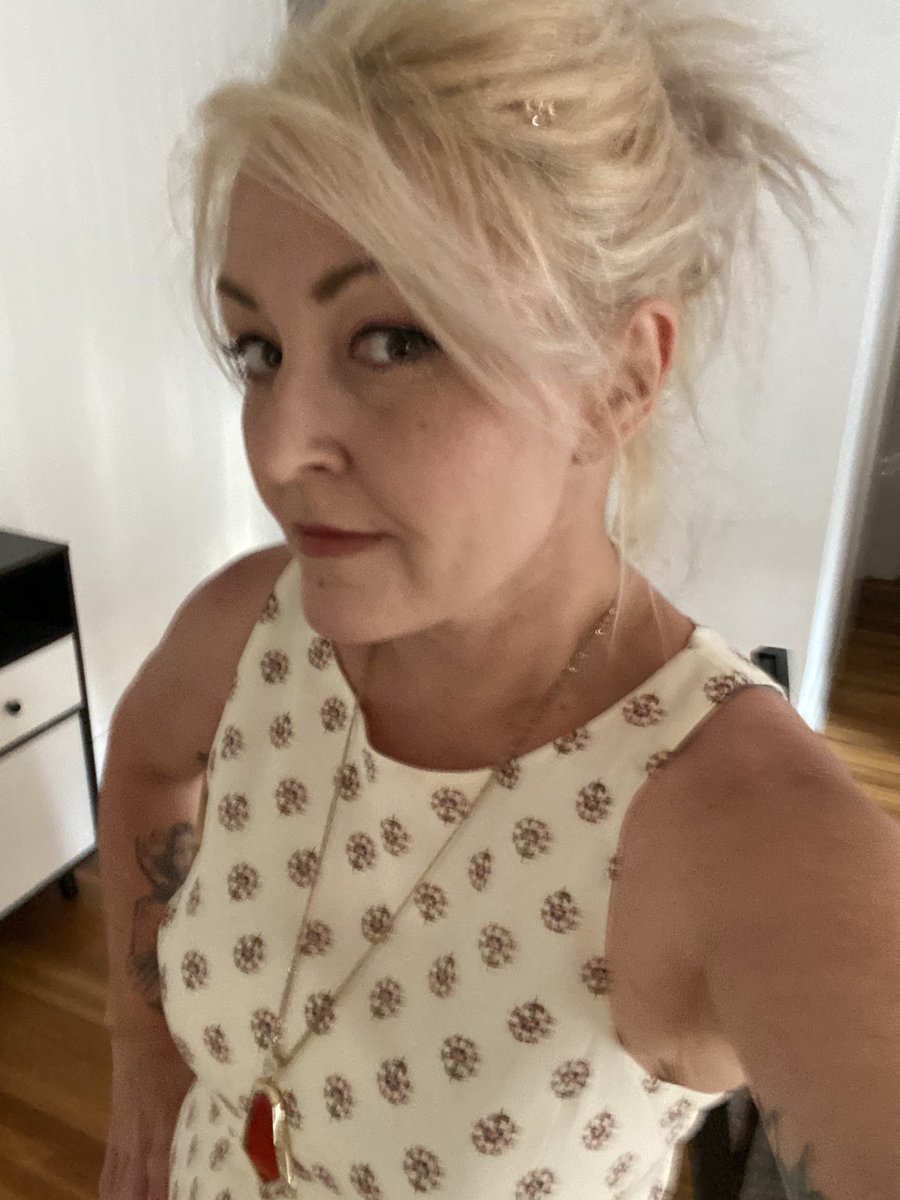 RScoliosis's tweet photo. Alright Miss P @juslilmissp and Red @showgirlcf messy bun up and little gems in hair โ red gem necklace โ and weโre off! Thank you you absolute Goddesses! ๐ฅ #TwitterBitches ๐ค๐ค๐ค https://t.co/lSKqeU8Wr0