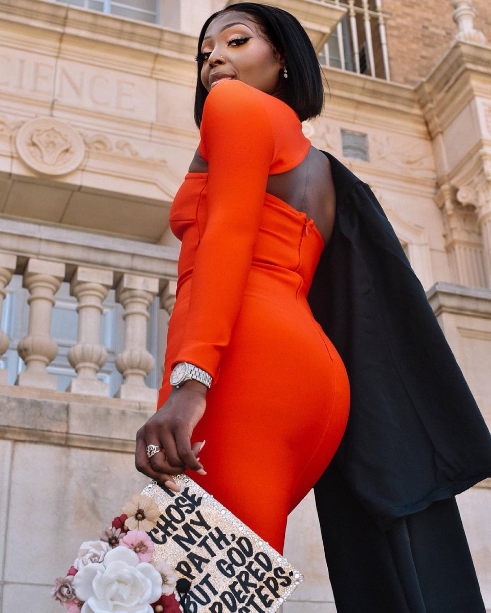 GoWithDa__FLO's tweet photo. I chose my path, but God ordered my steps. 
-Proverbs 16:9
.
This journey has truly been a trying one, but I thank God for his direction. Im a living testimony. This is just the beginning. 🙌🏾 
.
👩🏾‍🎓B.S Mechanical Engineering
👩🏾‍🎓Minor in Mathematics https://t.co/sBZo7EAV7a