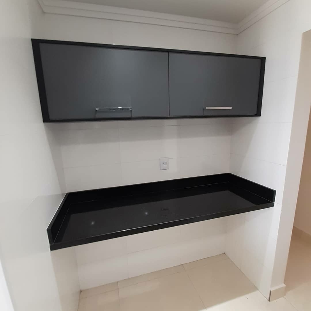 DecorataMoveis's tweet photo. Luiz Roberto optou pelo visual mais escuro na cozinha. Utilizou os padrões Preto Trama,  Manhatan e os puxadores Slim da Zen. Por aqui nos adoramos! 

#decorata #moveisplanejados #decoração #interiores #praiagrande #santos #baixadasantista #arquitetura #design #designdeinteriores https://t.co/fmhTzUiiwI