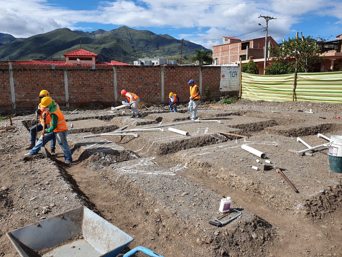 PlanificacionEc's tweet photo. En la provincia  de #Loja, en los cantones de #Olmedo y #Catamayo, #PlanificaEcuador #Zonal7 realizó recorrido técnico a Proyectos de Soluciones Habitacionales, con el objetivo de constar avances físicos y presupuestarios. #SembramosFuturo https://t.co/u1aGh7G2Zi