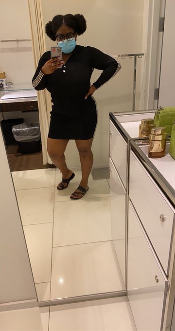 Watch C h e l l e 🍓🤍's leaked NSFW photo on TwXstars