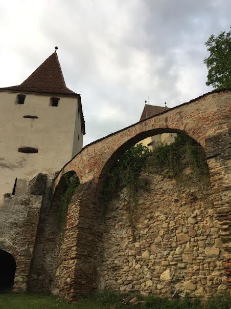 Npo法人日本ルーマニア音楽協会 On Tuesday We Will Introduce You To The Romanian Landscape The Biertan Fortress Church World Heritage Goes Up A Covered Staircase Made Of Wood The Fortress Church Is Surrounded Npo法人日本ルーマニア音楽協会 On Tuesday We Will Introduce You To The Romanian Landscape The Biertan Fortress Church World Heritage Goes Up A Covered Staircase Made Of Wood The Fortress Church Is Surrounded