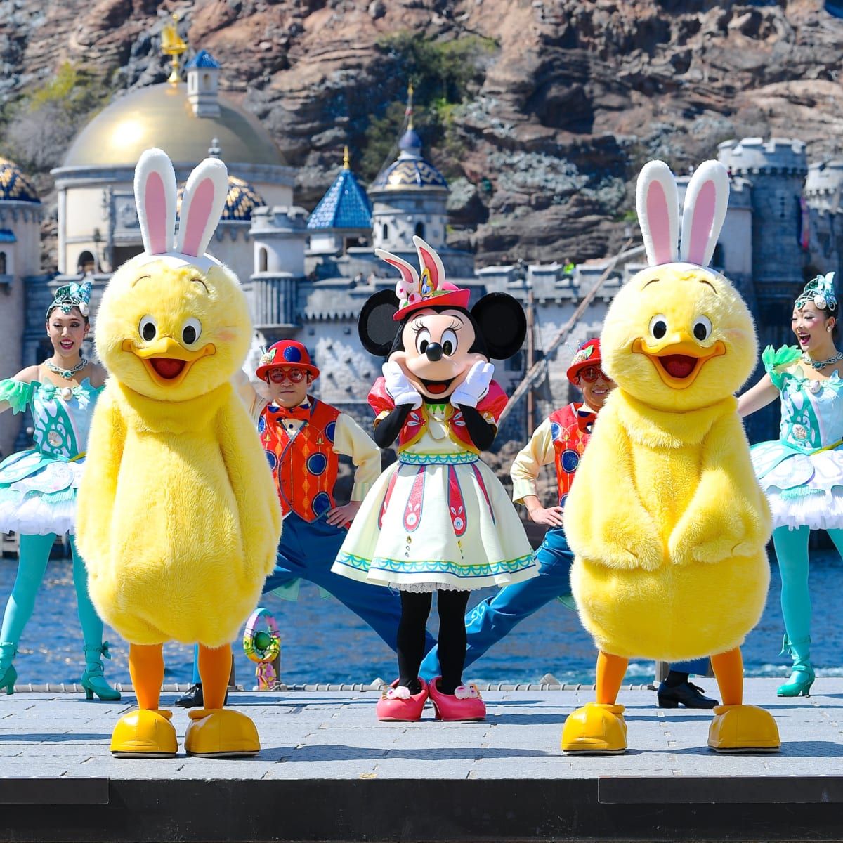 Dtimes V Twitter 東京ディズニーシー ハーバーグリーティング 明日5月12日から6月30日の期間 春の装いのミッキーたちとうさピヨが登場する特別バージョンの公演となることが発表されました T Co Tykclur85c