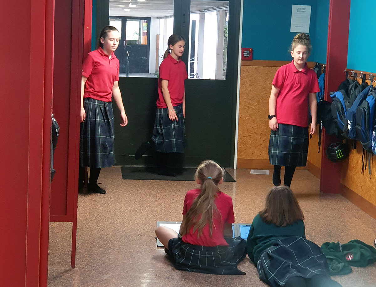 censusatschool_'s tweet photo. Thanks to Kristina Sheppard from Ashburton Intermediate School for sharing these photos of her Huaketetere 4 class taking part in CensusAtSchool yesterday: https://t.co/Fr2jKVjRM5

#casnz @Stats_NZ @EducationGovtNZ @AucklandUni #statistics #education https://t.co/0dEnBR4n7b