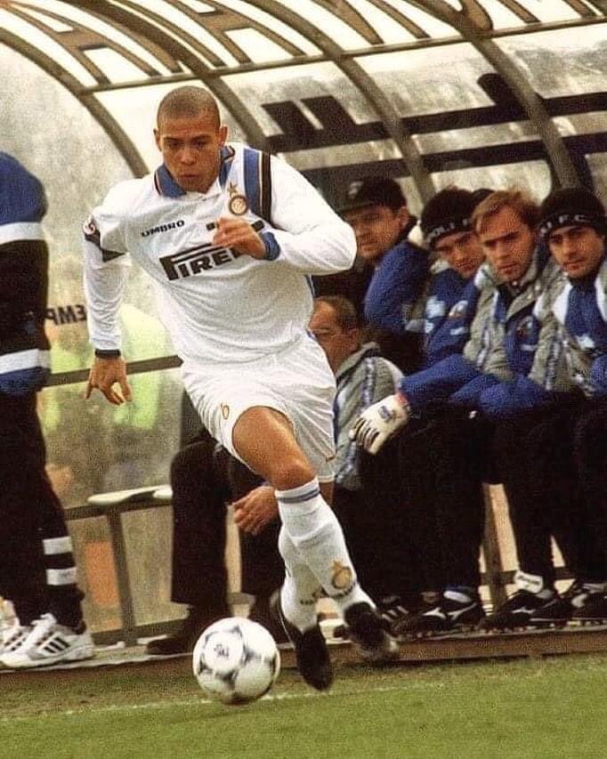 MotivacionesF's tweet photo. El mejor 9 en la historia 🇧🇷 https://t.co/KCy2XqA54I
