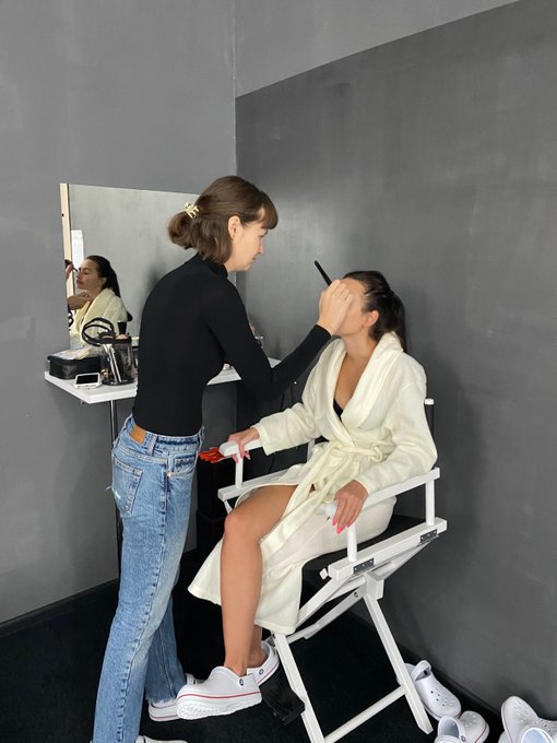 backstage with https://t.co/zom1Y5LISp https://t.co/cRGRvXVnDA https://t.co/zIicv4HO3B