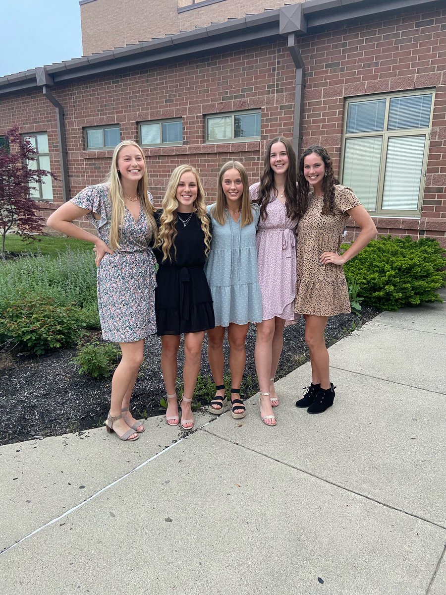 One last time with my senior b-ball girls tonight at the senior scholarship banquet. Proud of you all❤️ @TippGirls_Bball