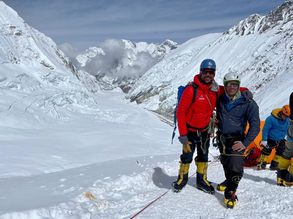 Mientras esperamos en el CB una ventana de buen clima para empezar nuestro summit push, comparto algunas fotos de lo que fue nuestra rotación en los campos de altura.
#Everest2021 #Everest #Nepal #himalayas #CTSS
📷: instagram.com/p/COtQEw6J820/…
