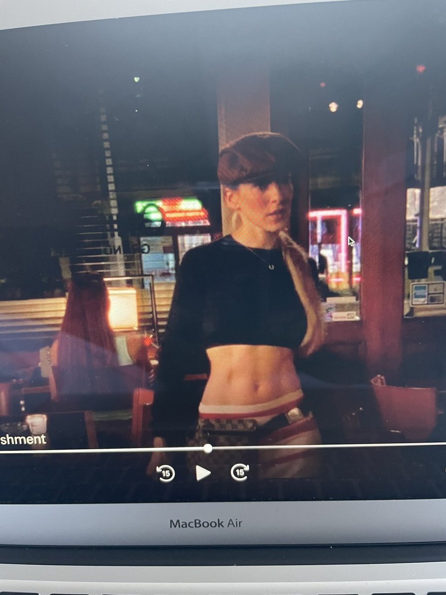LexxxxxD's tweet photo. Carrie ATE this. So chill &amp; sexy. https://t.co/SSMZFjutlU