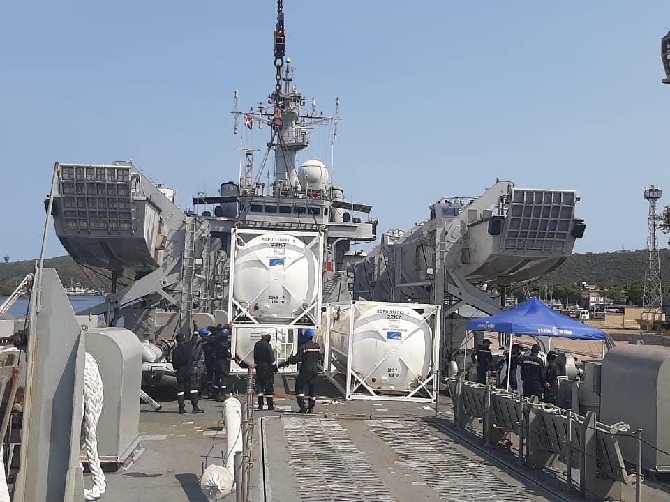 VizagTrends's tweet photo. Andhra Pradesh Govt Importing Oxygen &amp; Covid19 Medical Equipment From Singapore 

INS Airavat with Critical Medical Stores Including 8 Cryogenic Oxygen Tanks and 3898 Oxygen Cylinders from Singapore arrives in #Visakhapatnam https://t.co/mwXCIxb1S6