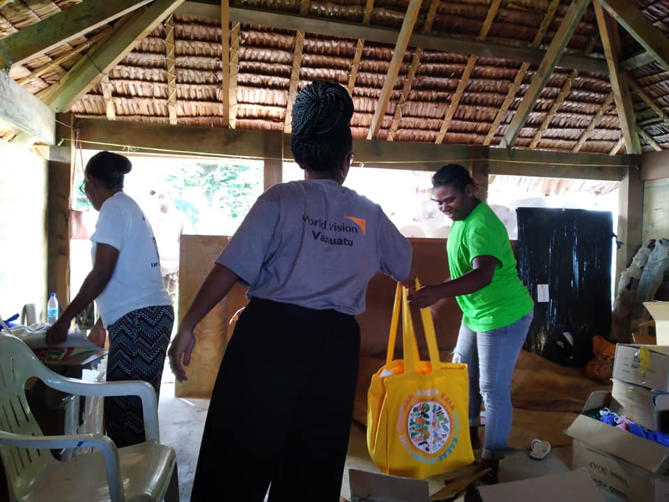 kits containing cups, a market  bag, local cook book &amp; plates showing proportions of a healthy meal to encourage healthier diets will be given to youths attending a summit on healthy relationships. 
The kits and the youth summit are funded by <a href="/dfat/">Department of Foreign Affairs and Trade 🇦🇺</a> 
<a href="/WorldVisionAus/">World Vision AUS</a> <a href="/AusHCVanuatu/">Max Willis</a>