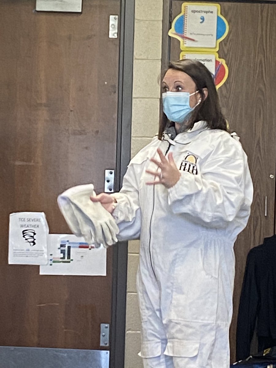 linzsorensen's tweet photo. Fun day learning about pollinators! Huge thank you to @CoachMerCoop and Amanda Baird from the Tipton County 4-H Extension office. Kiddos really enjoyed learning about bees today! @MatthewMillerpe #tcgrad #farming https://t.co/uMfojYcQW4