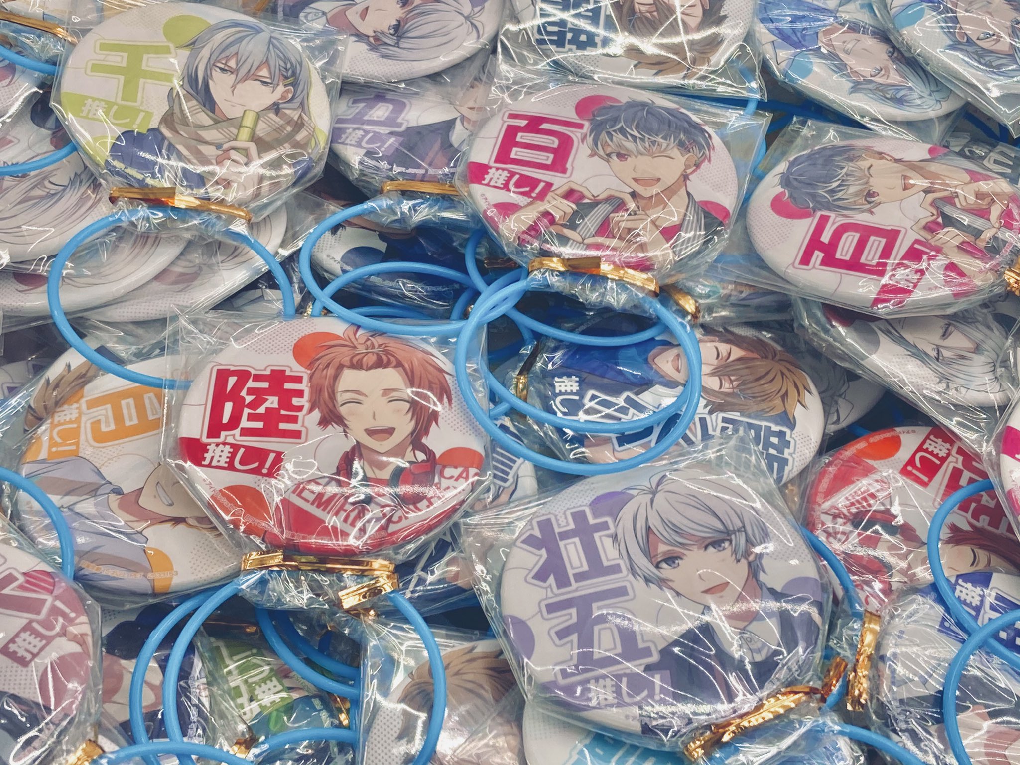 セガ新宿歌舞伎町 セガ史上最多 クレーンゲームいっぱいのお店 新スポット キラ スト 爆誕 2f登場中 アイドリッシュセブン 推しネーム缶バッジ 推し活最強の缶バッジが本日登場致しました 推しの笑顔は健康に良いっ Idolish7 Trigger