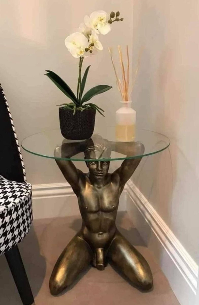 Finally at the S.I quarantine hotel!! idk what everyone is complaining about, the food is great. Also loving this decor ❤️