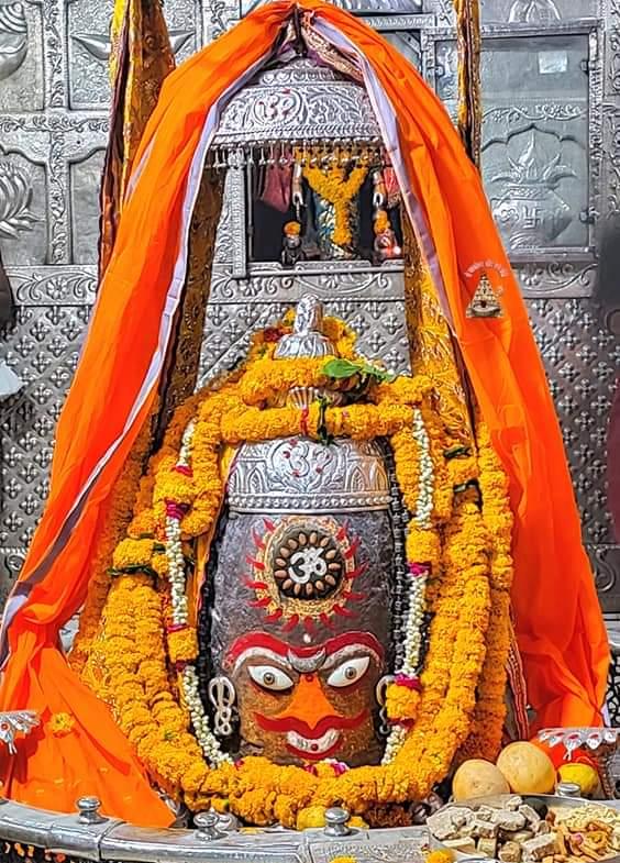 Bhavya_SK17's tweet photo. .🙏🌷जय श्री महाकाल 🌷🙏
श्री महाकालेश्वर ज्योतिर्लिंग का आज का भस्म आरती श्रृंगार दर्शन
11 मई (मंगलवार)

#बैसाख_कृष्ण_अमावस्या
#हर_हर_महादेव

सुप्रभात  🙏🌷 https://t.co/Xxnh2XVn0U