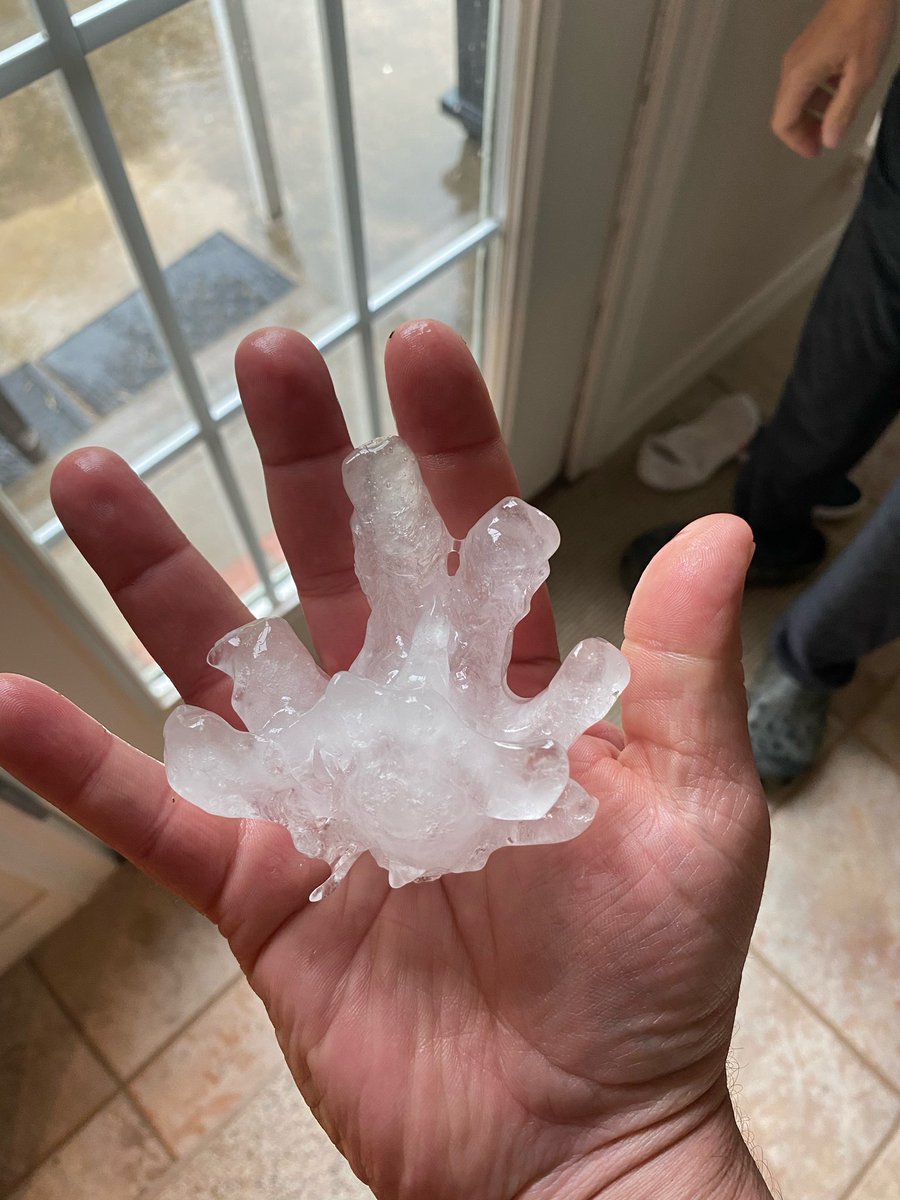 thecheesefeed's tweet photo. Just got some crazy pics of “#hail” from family members in Northern #Texas
WHAT THE ICE!?
#IceStorm #Storm #Sleet #HailStorm #AngryWeather #WTF #ProbablyFromAliens https://t.co/98Yccc77tK