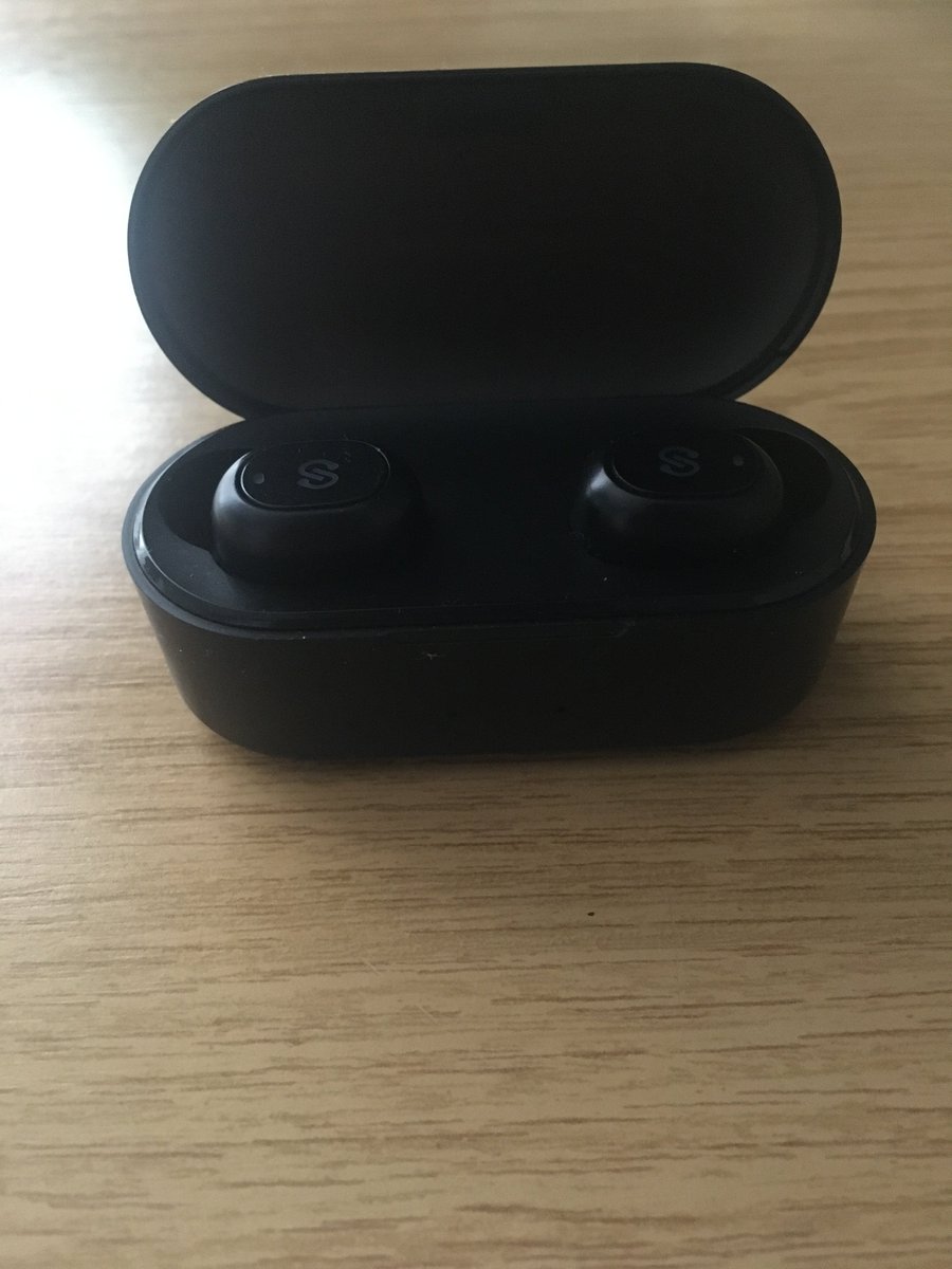 Elytragoods's tweet photo. #Elytronics What devices do you use on a regular basis? I use my PS4 controller when gaming on NBA2K, my wireless Soundpeats headphones to listen to music while walking around and my tablet for a rhythm game called Osu! https://t.co/6yOYQxQdF8