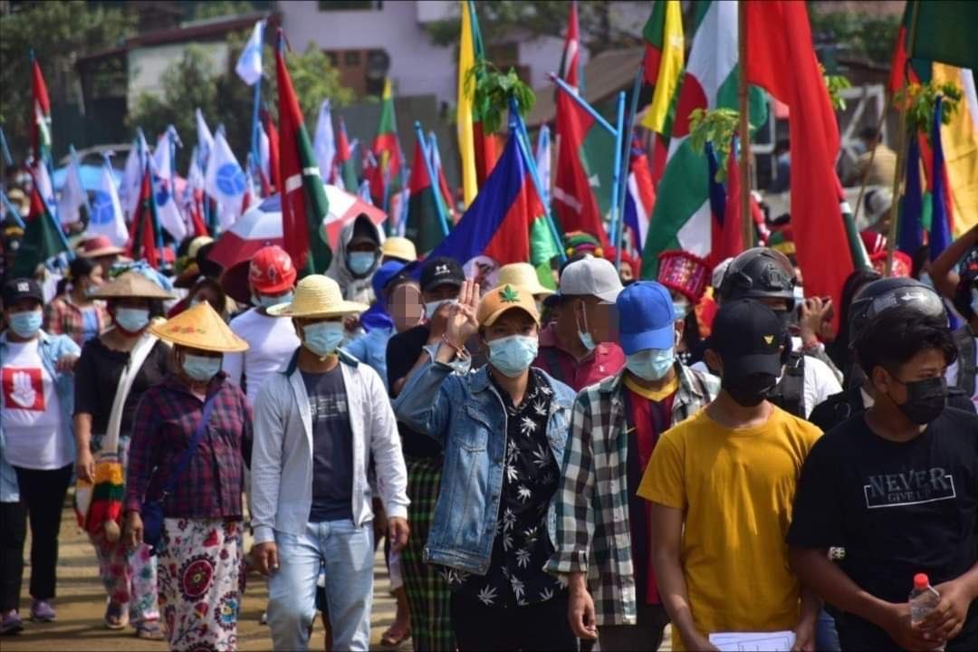 At least a thousand of villagers in Saing Taung (Seik Mu), Hpa-Kant, Kachin State marched against military dictatorship today. 

#May11Coup #WhatsHappeningInMyanmar #MilkTeaAlliance
