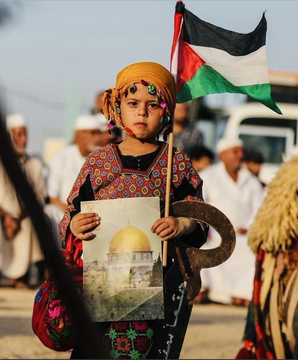 RazzaqueShaik16's tweet photo. My brave sisters of Palestine. Not scared of bullets, bombs. Standing tall against fascists. May Allah give them strength to achieve self-reliance, freedom &amp; democracy. Ameen! #FreePalestine #SavePalestine 🇵🇸🤲 https://t.co/G4v9w5qmPv https://t.co/gB4zUo1toJ