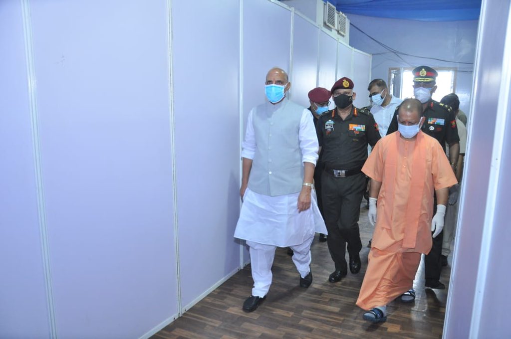 rajnathsingh's tweet photo. उ. प्र. सरकार और @DRDO_India ने मिलकर लखनऊ में बहुत कम समय में ‘अटल बिहारी वाजपेयी कोविड हॉस्पिटल’ तैयार किया है। सेना के चिकित्सकों की देखरेख में चल रहे इस हॉस्पिटल में कोविड के मरीज़ों का उपचार पिछले सप्ताह से ही चल रहा है। आज वहाँ जाकर मौजूदा स्थिति की जानकारी प्राप्त की। https://t.co/LCxyAUI4LM