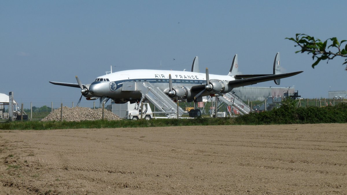 FBGNJ's tweet photo. J-5⃣0⃣ 
Plus que 50 jours pour quitter notre QG / Atelier, lieu vital pour la survie de notre asso et notre #SuperConstellation @FBGNJ classé #MonumentHistorique, démolis pour faire place à l'extension du #Technocampus et #IRT Jules Verne. Nous n'avons toujours pas de solution... https://t.co/828tjjnjKT