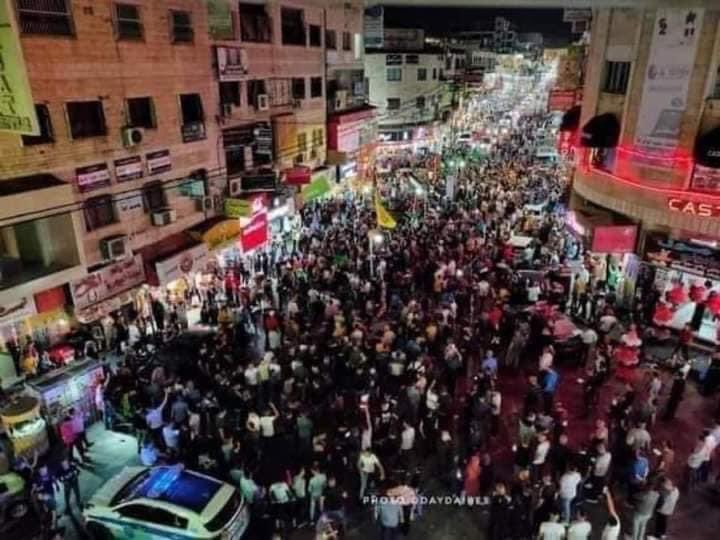 LuGuangMing's tweet photo. Pictures from Jenin, Palestine. People out in their masses last night. Pictures by Yousef Awad who was blocked from sharing them by Facebook, as have many many Palestinians. Please share widely. #FreePalestine https://t.co/AgeW1qcwUq