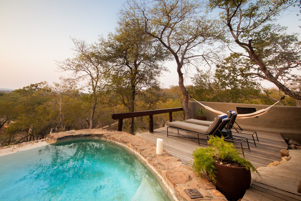 CampGaronga's tweet photo. The Hambleden suite is perfect for a family of 4 with ample space for everyone. It's also the only room with its own private plunge pool for an extra spoil! 😉

Don't forget those great SA resident rates too! https://t.co/21mWauorSG

#LittleGaronga #FamilySafari #RomanticSpoil https://t.co/wGKHRgDg0t