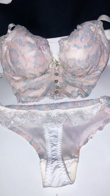 Sewing 💕 almost done https://t.co/jKOKJ9sSz8<a href="/tag/cosplay"class="tags"><span>#cosplay</span></a><a href="/tag/maleficent"class="tags"><span>#maleficent</span></a>