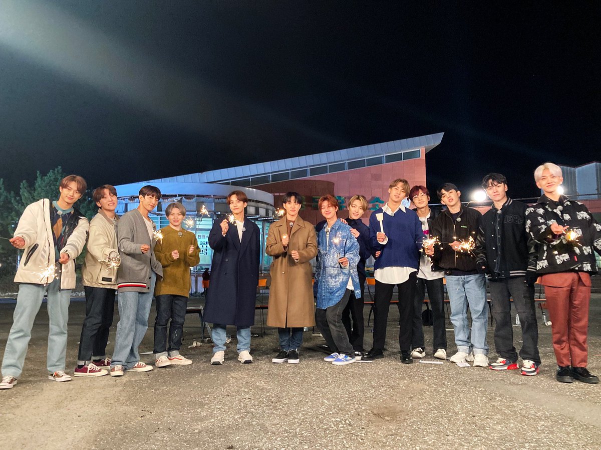 itscarrealbee's tweet photo. seventeen's 6th anniversary is coming! Let's make it us our gift, carats!!

I just voted for @pledis_17 for #BBMAsTopSocial https://t.co/yE2eykQb2p