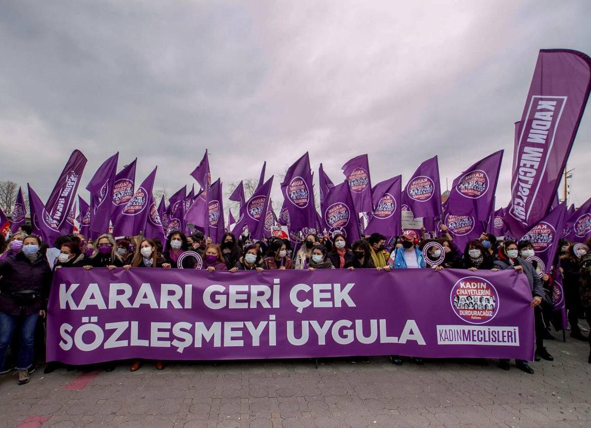 KadinCinayeti's tweet photo. Kadınların yıllardır verdiği mücadele sonucu kazandığı #İstanbulSözleşmesi10Yaşında

Hukuksuzca alınan kararları değil anayasayı, yasayı ve sözleşmeyi uygulatacağız. İstanbul Sözleşmesi'nden de özgürlüğümüzden de #vazgeçmeyeceğiz. https://t.co/9IWYco69Jg