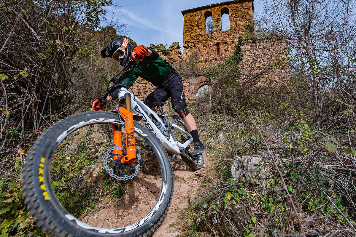 ¿Salimos con la bici? Hoy te recomendamos La Ruta de Foz de Salinas en El Reino de los Mallos Bike. 

Se trata de una etapa un tanto técnica, que parte desde la localidad de Villalangua y traspasa las impresionantes murallas de roca de la Foz de Salinas. 

prepyr365.com/es/rutas/reino…