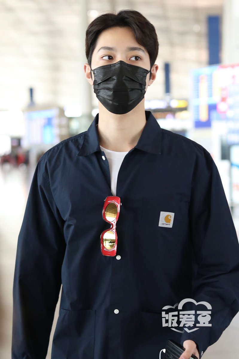 bb's off to shanghai for ???? uh-....idk :( anywayyyyy have a safe flight bebi ! > 3< ♡