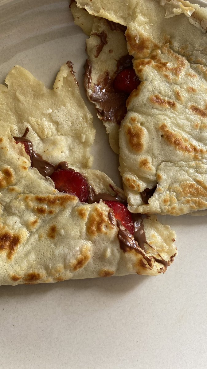 Sarah_Esplora's tweet photo. Getting ready for the @kidsinmuseums  conference with a late morning chocolate strawberry pancake breakfast 🥳😍 #KIMConf21 https://t.co/wzJA4KiWad