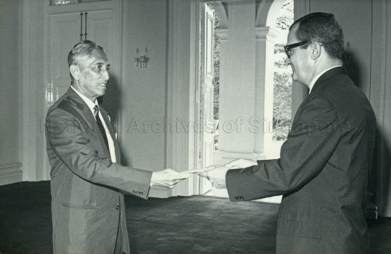 (7/15) In recognition of Israel's aid, Singapore agreed to its request to establish an Embassy here. The 1st Israeli Ambassador Hagay Dikan presented his credentials to President Yusof Ishak On 23 July 1969.