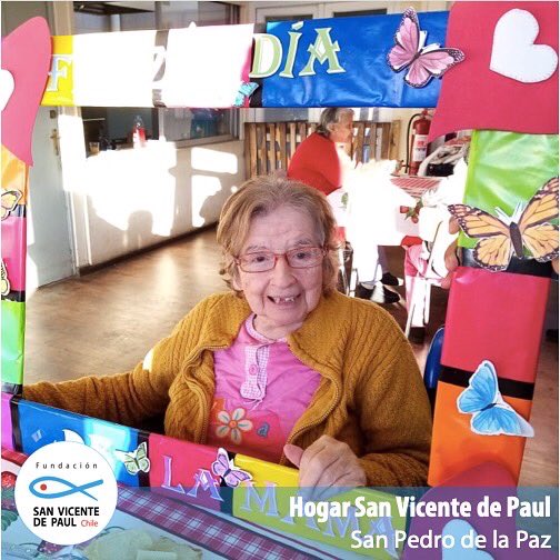 SSVP_Chile's tweet photo. ¡Celebramos en grande a las #mamás de nuestra red de hogares! En un nuevo #DiaDeLasMadres diferente por la #pandemia, pusimos especial cariño preparando coloridas celebraciones, cosas ricas para compartir, música y actividades para celebrar a nuestras residentes y colaboradoras. https://t.co/fLZbqUJaf8