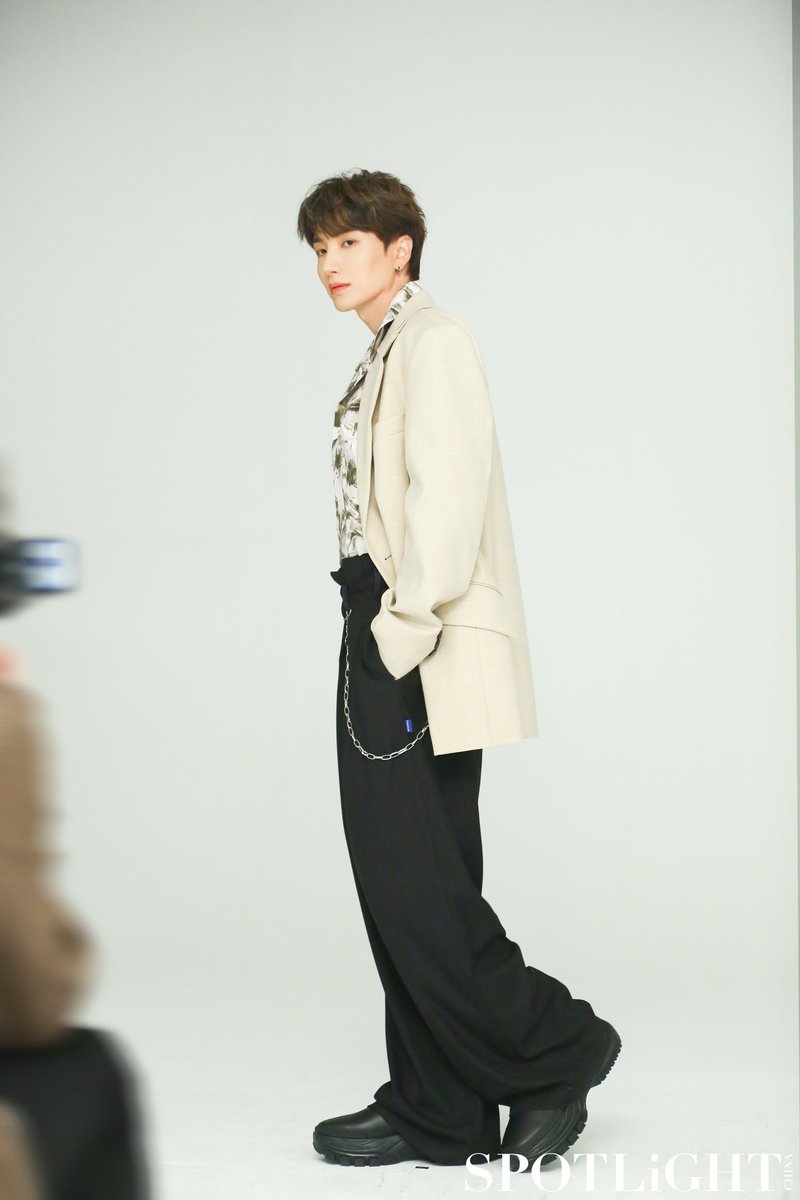 TekMona's tweet photo. 7:01😍😘💗💗💗✨💫
#이특 #LEETEUK 
@special1004 https://t.co/HjevfXAr3r