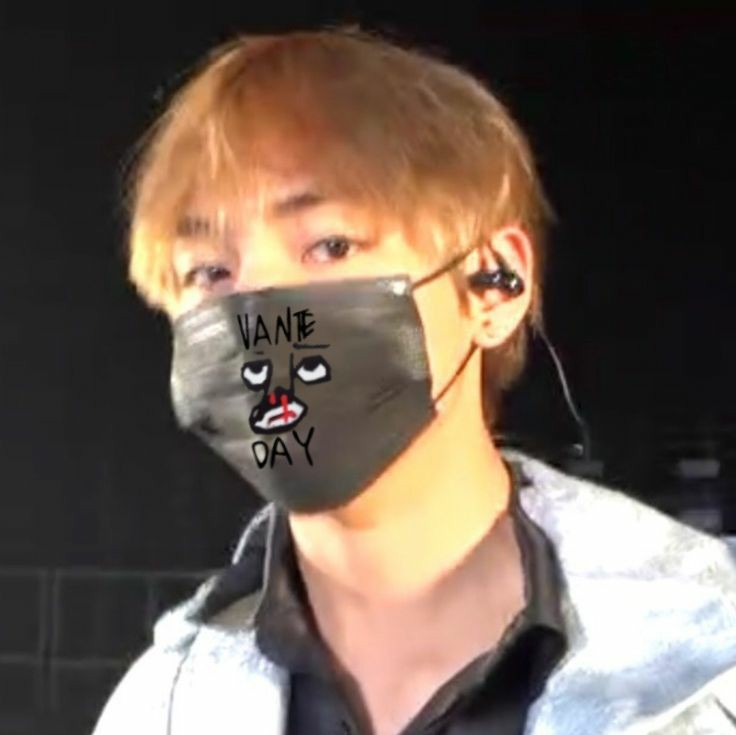 the pandemic isn& #39;t over so here& #39;s how to look stunning with a mask on:a thread