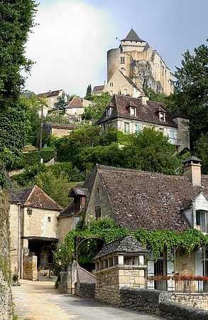 france_images's tweet photo. The Chateau de Castelnaud 🏰
#France 🇫🇷 #reavel #photo https://t.co/VxXunIyFcR https://t.co/gi4lIYQha6