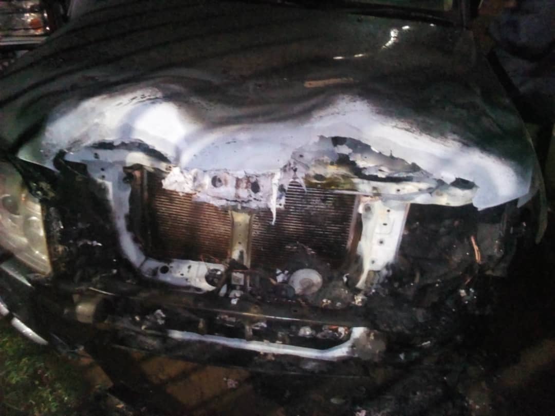 MbahoJoshua's tweet photo. @HEBobiwine In actual sense you're a coward, how does burning cars make you a hero?
Stop childish games and enjoy your kamane in Peace.
Kind reminder, the person you're tickling is a General of *Original* Resistance Army.
#M7Inauguration
#SecuringUganda https://t.co/RDgJZqotjV