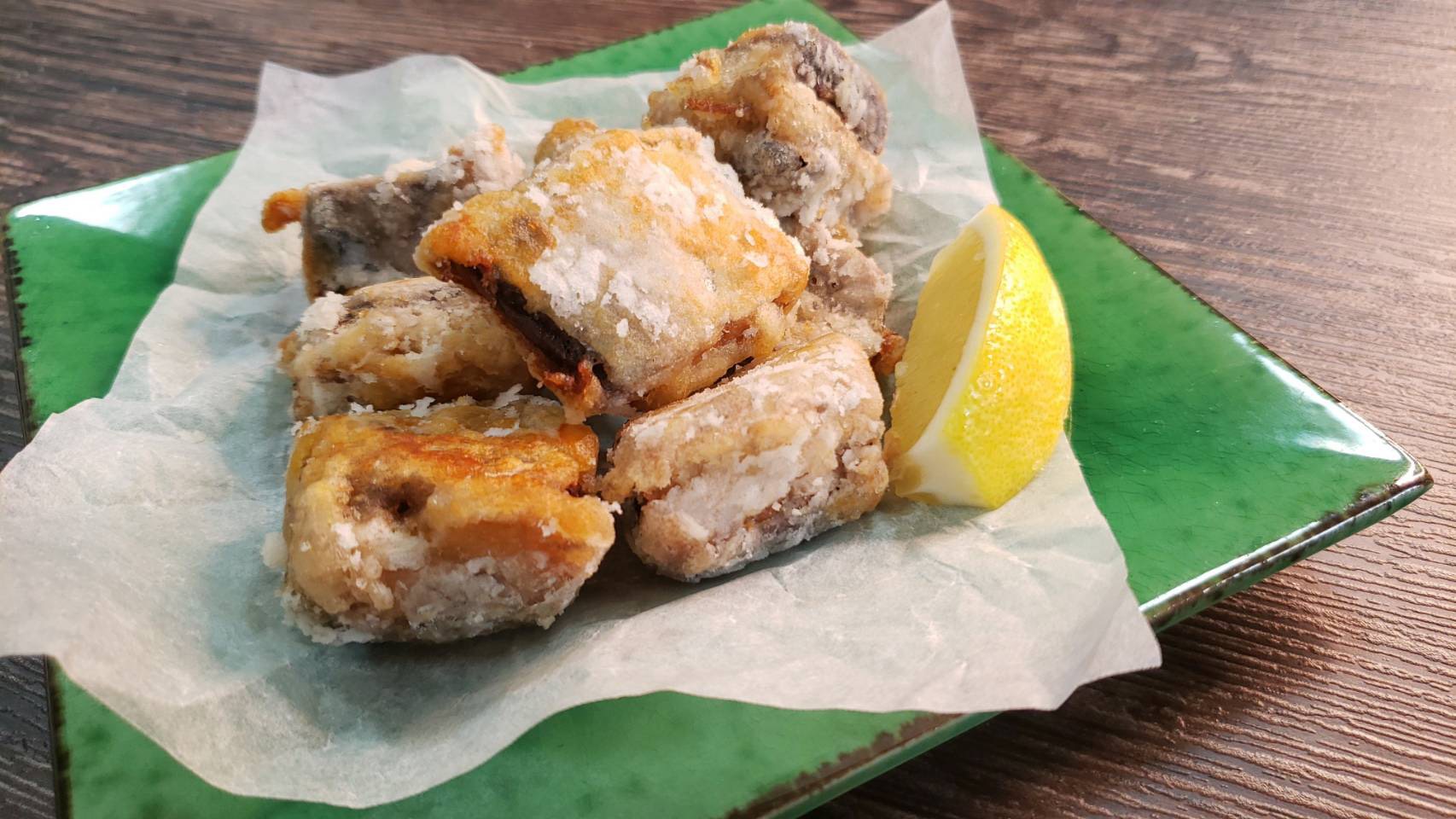 リュウジ 料理のおにいさんバズレシピ サバ缶は生姜に漬けて唐揚げにするとサックサクのホロッホロで本当に旨いんです サバ缶の塩唐揚げ サバ缶常備必須の旨さ 食べ過ぎにはくれぐれもご注意を 好みで塩胡椒 カレー塩とか抹茶塩とか柚子塩とか