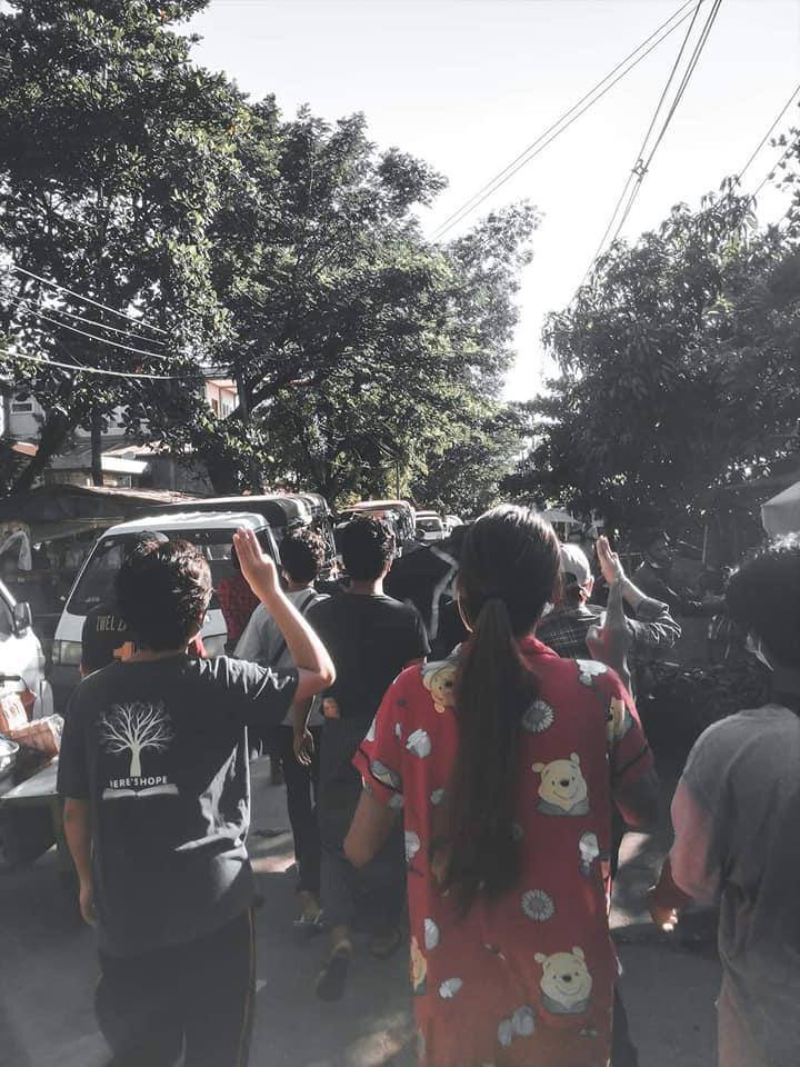 Myz_zin's tweet photo. South Dagon, Yangon: On this 100th day since coup, Youth Pro-democracy activists continued taking to streets and demonstrated for the downfall of military dictatorship amidst heavy suppression in the tsp. #WhatsHappeningInMyanmar #May11Coup https://t.co/Ey93RyalGY