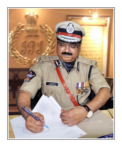chavalisuneel9's tweet photo. Very sad to know.
My heartfelt condolences to his Kith and kin. May his soul rest in peace @TelanganaDGP @IPS_Association @RameshPV2010 @TelanganaCMO @AndhraPradeshCM https://t.co/V9tt5iMiyd