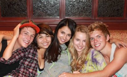 thread of pictures from this one night the lemonade mouth cast spent in a hotel having a water gun fight to give you some serotonin and also because there’s a lot of them and idk what’s happening in any of them